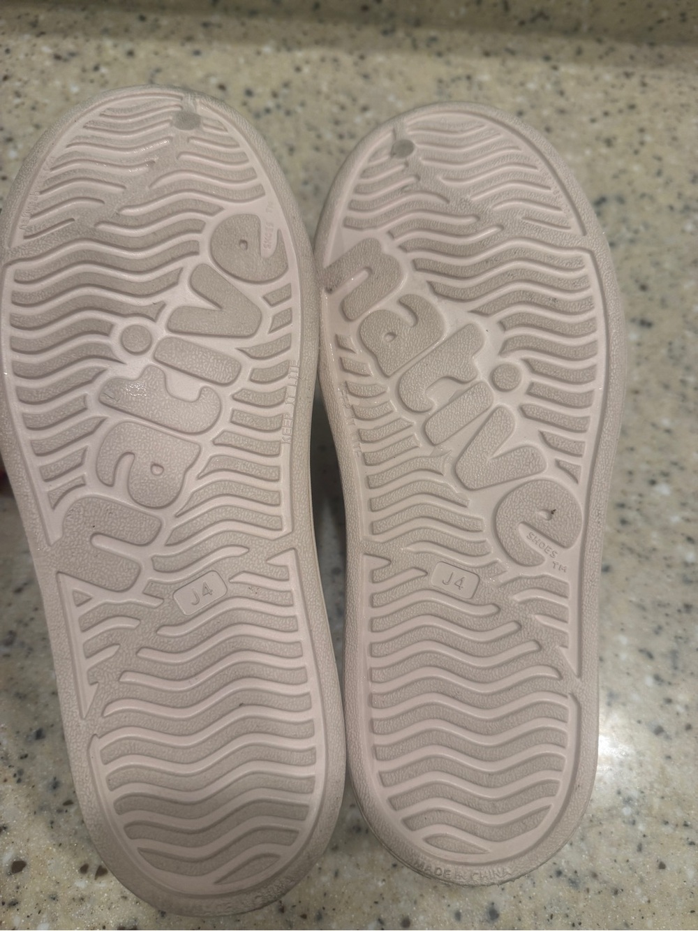 Native Jefferson Sugarlite Glitter Gold Slip On Shoes Girls Size J4 Like New - Picture 2 of 5